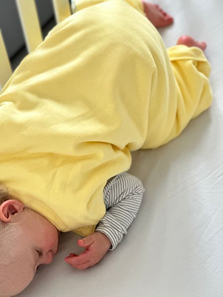 Теплий трикотажний дитячий спальник з ніжками 854_lemon - виробник дитячих спальників та аксесуарів для сну Kinderest